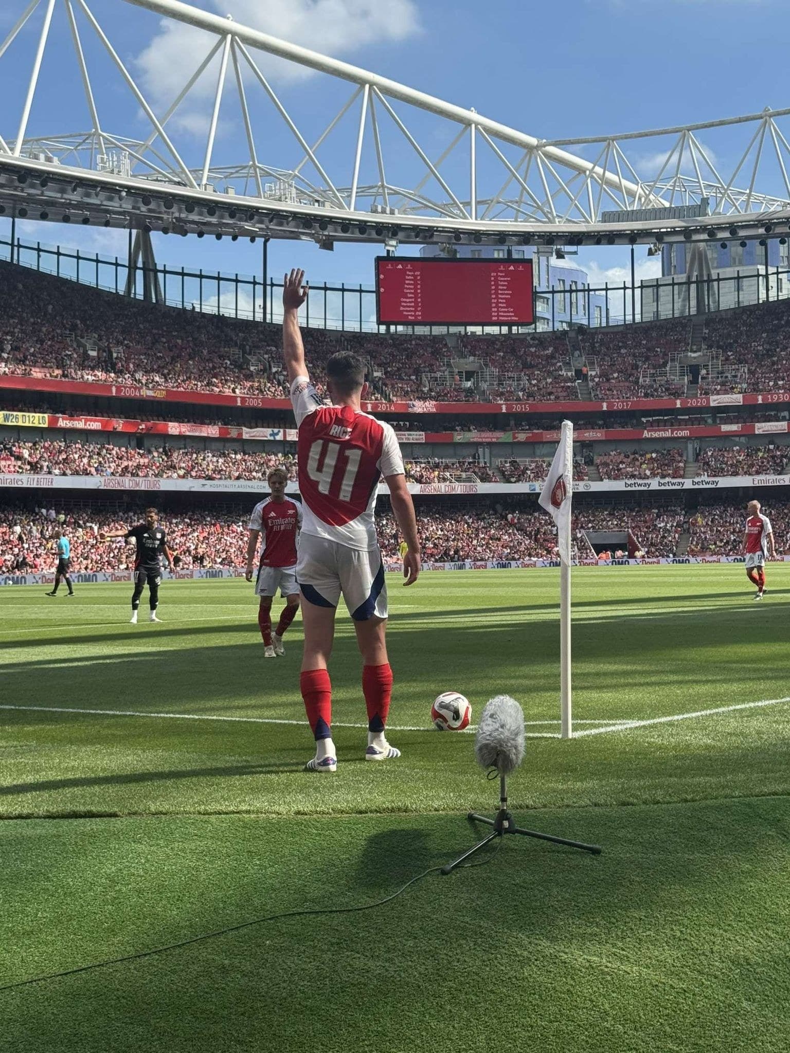 Declan Rice preparing a corner kick for Arsenal at the Emirates Stadium